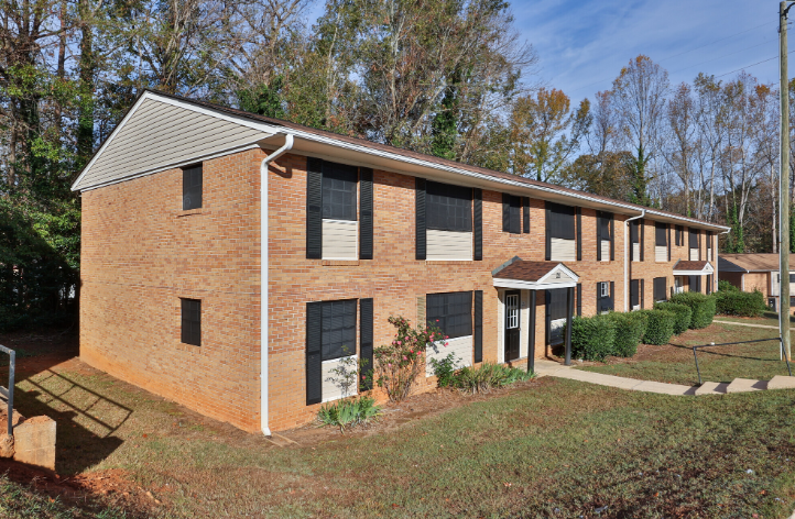 exterior at Pine Lake Village located in Spartanburg, SC